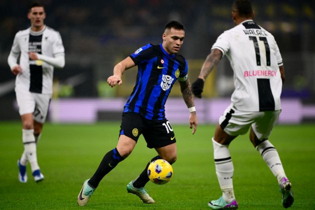 Inter Milan forward Lautaro Martinez (C) controls the ball in front of Udinese's Brazilian midfielder #11 Walace (R) during the Italian Serie A football match between Inter Milan and Udinese at the San Siro Stadium in Milan on December 9, 2023. (Photo by MARCO BERTORELLO / AFP) (Photo by MARCO BERTORELLO/AFP via Getty Images)