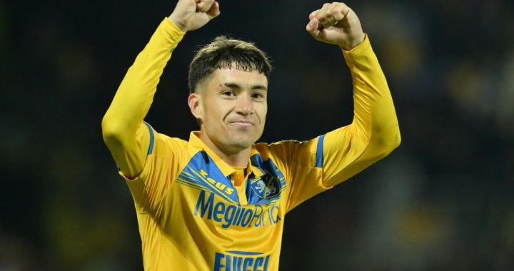 FROSINONE, ITALY - APRIL 26: Juventus owned Matias Soulé of Frosinone Calcio celebrates the victory after the Serie A TIM match between Frosinone Calcio and US Salernitana at Stadio Benito Stirpe on April 26, 2024 in Frosinone, Italy. (Photo by Giuseppe Bellini/Getty Images)