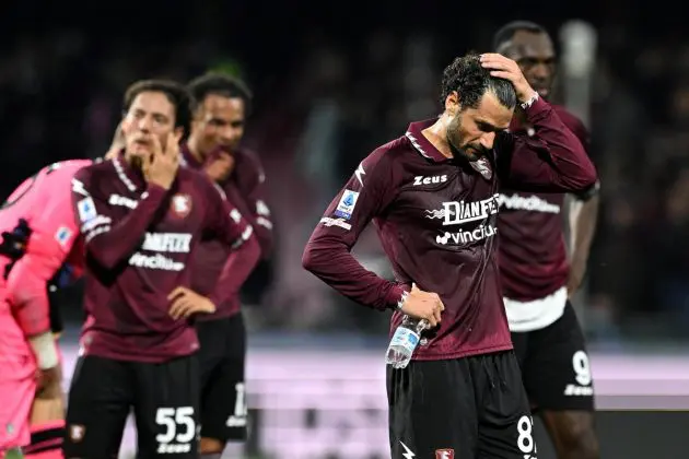 SALERNO, ITALY - MARCH 16: Antonio Candreva of US Salernitana shows his disappointment after the Serie A TIM match between US Salernitana and US Lecce at Stadio Arechi on March 16, 2024 in Salerno, Italy. (Photo by Francesco Pecoraro/Getty Images)