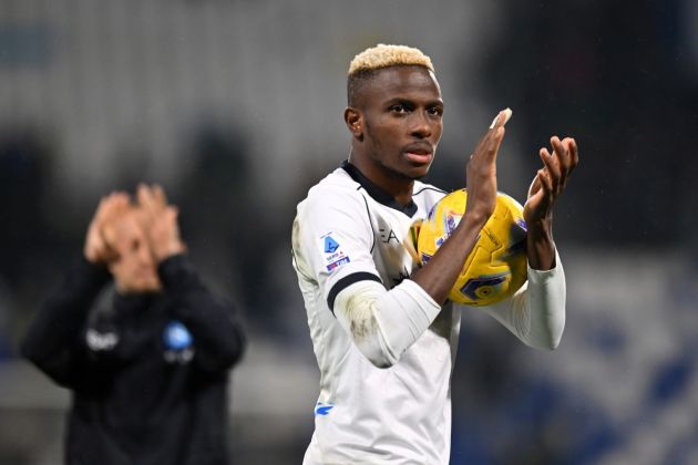 REGGIO NELL'EMILIA, ITALY - FEBRUARY 28: Victor Osimhen of SSC Napoli applauds the fans whilst holding the match ball after his hat-trick during the victory in the Serie A TIM match between US Sassuolo and SSC Napoli at Mapei Stadium - Citta' del Tricolore on February 28, 2024 in Reggio nell'Emilia, Italy. (Photo by Alessandro Sabattini/Getty Images)