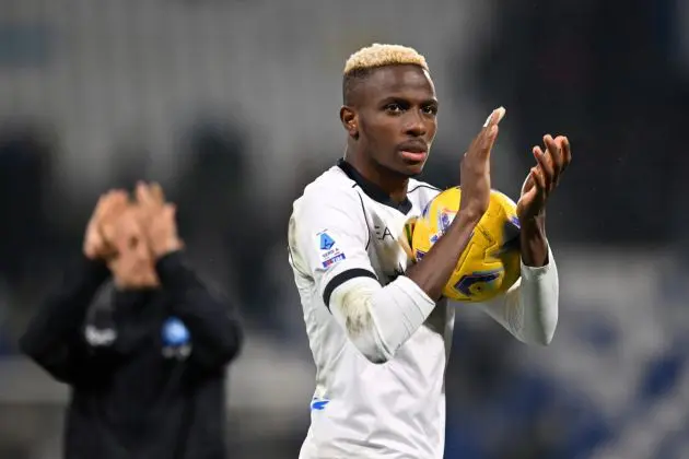 REGGIO NELL'EMILIA, ITALY - FEBRUARY 28: Victor Osimhen of SSC Napoli applauds the fans whilst holding the match ball after his hat-trick during the victory in the Serie A TIM match between US Sassuolo and SSC Napoli at Mapei Stadium - Citta' del Tricolore on February 28, 2024 in Reggio nell'Emilia, Italy. (Photo by Alessandro Sabattini/Getty Images)
