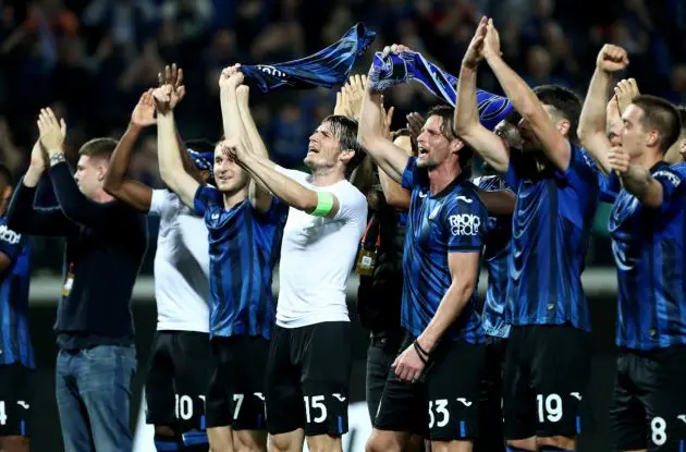BERGAMO, ITALY - MAY 09: Marten de Roon of Atalanta BC celebrates with the fans alongside teammates after the team's victory and reaching the UEFA Europa League Final following the UEFA Europa League 2023/24 Semi-Final second leg match between Atalanta BC and Olympique de Marseille at Stadio Atleti Azzurri d'Italia on May 09, 2024 in Bergamo, Italy. (Photo by Marco Luzzani/Getty Images)