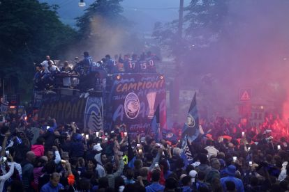 BERGAMO, ITALY - MAY 31: Players of Atalanta BC celebrate on the bus during the Atalanta BC Europa League Trophy Parade on May 31, 2024 in Bergamo, Italy. (Photo by Pier Marco Tacca/Getty Images)