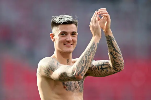 Milan and Arsenal target LEIPZIG, GERMANY - APRIL 13: Benjamin Sesko of RB Leipzig applauds the fans following the team's victory during the Bundesliga match between RB Leipzig and VfL Wolfsburg at Red Bull Arena on April 13, 2024 in Leipzig, Germany. (Photo by Stuart Franklin/Getty Images) (Photo by Stuart Franklin/Getty Images)