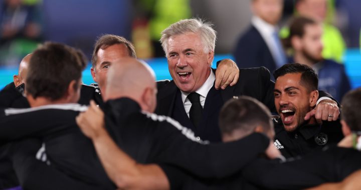 HELSINKI, FINLAND - AUGUST 10: Carlo Ancelotti, Head Coach of Real Madrid, celebrates after the final whistle of the UEFA Super Cup Final 2022 between Real Madrid CF and Eintracht Frankfurt at Helsinki Olympic Stadium on August 10, 2022 in Helsinki, Finland. (Photo by Alex Grimm/Getty Images )