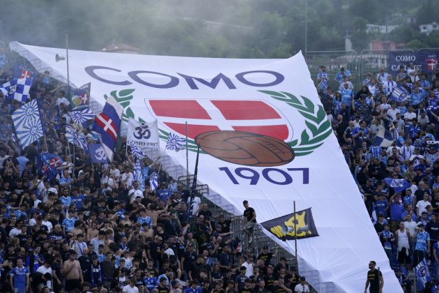 COMO, ITALY - MAY 10: Supporters of Como Calcio during the match between Como Calcio and Cosenza Calcio serie B at Stadio G. Sinigaglia on May 10, 2024 in Como, Italy. (Photo by Pier Marco Tacca/Getty Images)