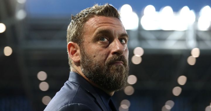 BERGAMO, ITALY - MAY 12: Daniele De Rossi, Head Coach of AS Roma, looks on prior to the Serie A TIM match between Atalanta BC and AS Roma at Gewiss Stadium on May 12, 2024 in Bergamo, Italy. (Photo by Marco Luzzani/Getty Images)