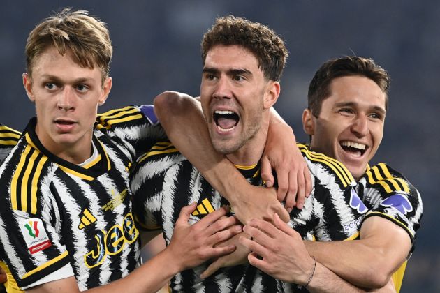 Juventus' Serbian forward #09 Dusan Vlahovic (C) celebrates with teammates after scoring his team first goal during the Italian Cup Final between Atalanta and Juventus at the Olympic stadium in Rome on May 15, 2024. (Photo by Isabella BONOTTO / AFP) (Photo by ISABELLA BONOTTO/AFP via Getty Images)