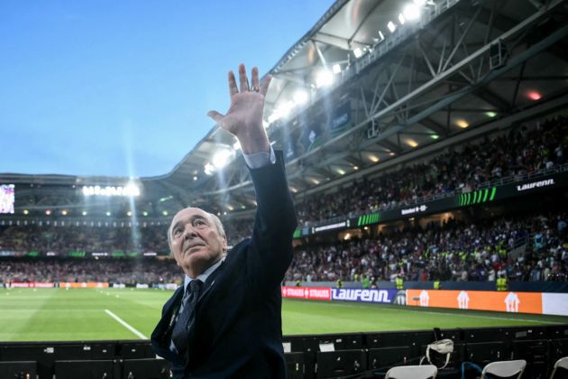 ACF Fiorentina's President Rocco Commisso waves to supporters ahead of the UEFA Europa Conference League final football match between Olympiakos and Fiorentina on May 29, 2024 at the AEK Arena in Athens. (Photo by Angelos Tzortzinis / AFP) (Photo by ANGELOS TZORTZINIS/AFP via Getty Images)