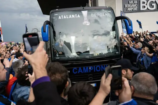 Atalanta team bus welcomed back into Bergamo after beating Bayer Leverkusen 3-0 in the 2024 Europa League final.