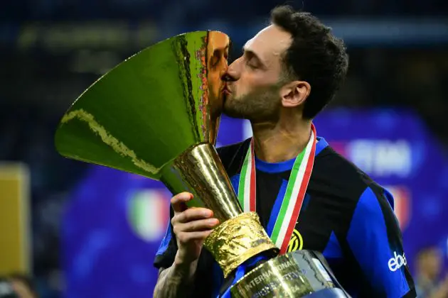 Inter Milan's Turkish midfielder #20 Hakan Calhanoglu kisses the trophy during the ceremony for the Italian Champions following the Italian Serie A football match between Inter Milan and Lazio in Milan, on May 19, 2024. Inter celebrates his 20th Scudetto. (Photo by Marco BERTORELLO / AFP) (Photo by MARCO BERTORELLO/AFP via Getty Images)