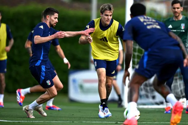FLORENCE, ITALY - MAY 31: Jorginho and Nicolò Fagioli of Italy in action during a Italy training session at Centro Tecnico Federale di Coverciano on May 31, 2024 in Florence, Italy. (Photo by Claudio Villa/Getty Images)