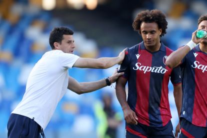 NAPLES, ITALY - MAY 11: Thiago Motta Bologna FC headcoach and Joshua Zirkzee during the Serie A match between SSC Napoli and Bologna FC at Stadio Diego Armando Maradona on May 11, 2024 in Naples, Italy. (Photo by Francesco Pecoraro/Getty Images)