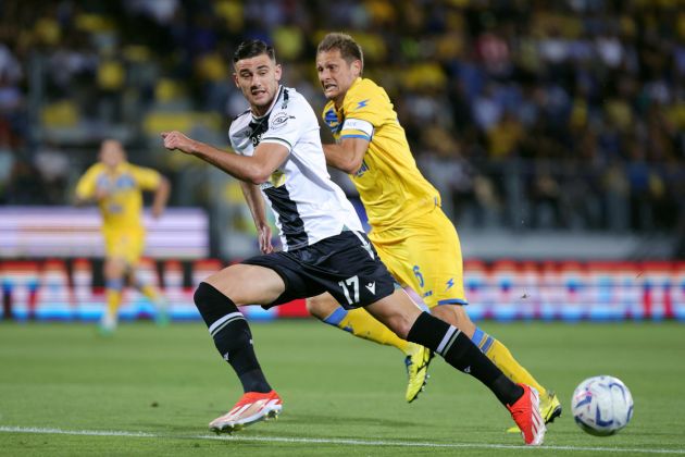 epa11372253 Lorenzo Lucca of Udinese and Simone Romagnoli of Frosinone in action during the Italian Serie A soccer match of Frosinone Calcio against Udinese Calcio, in Frosinone, Italy, 26 May 2024. EPA-EFE/FEDERICO PROIETTI