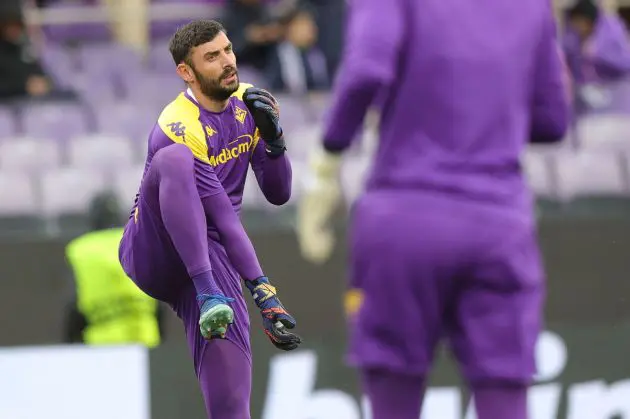 FLORENCE, ITALY - APRIL 18: Pietro Terracciano goalkeeper of ACF Fiorentina warm-up during the UEFA Europa Conference League 2023/24 Quarter-final second leg match between ACF Fiorentina and Viktoria Plzen at Stadio Artemio Franchi on April 18, 2024 in Florence, Italy.(Photo by Gabriele Maltinti/Getty Images