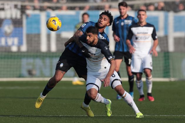 BERGAMO, ITALY - DECEMBER 30: Ederson of Atalanta BC battles for the ball with Hamza Rafia of US Lecce during the Serie A TIM match between Atalanta BC and US Lecce at Gewiss Stadium on December 30, 2023 in Bergamo, Italy. (Photo by Emilio Andreoli/Getty Images)