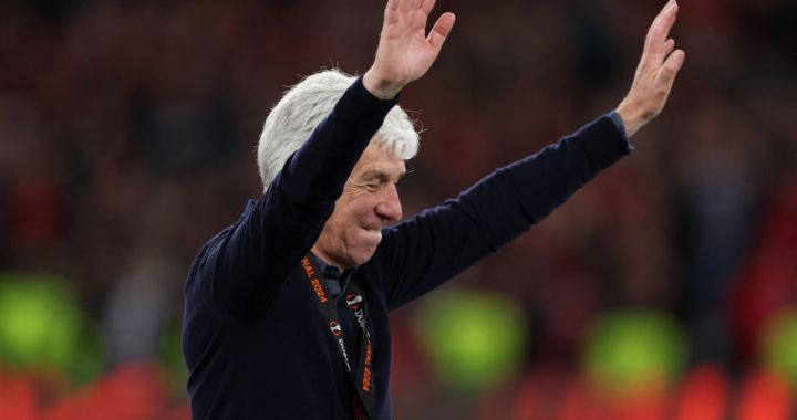 Atalanta coach Gian Piero Gasperini celebrates after winning the UEFA Europa League final football match between Atalanta and Bayer Leverkusen at the Dublin Arena stadium, in Dublin, on May 22, 2024. (Photo by Adrian DENNIS / AFP) (Photo by ADRIAN DENNIS/AFP via Getty Images)