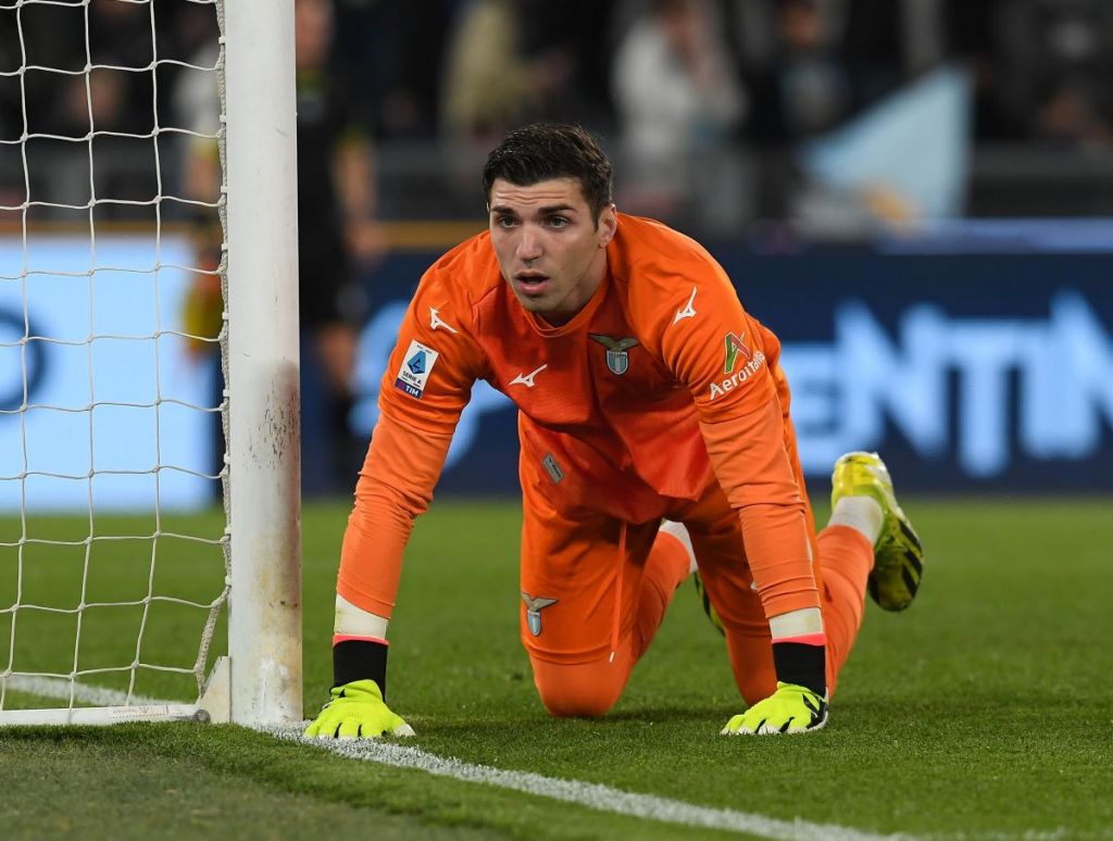 Leicester and Manchester City eye Lazio goalkeeper Mandas