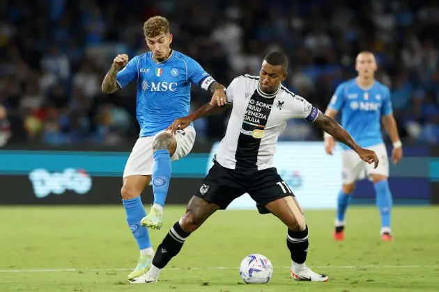 NAPLES, ITALY - SEPTEMBER 27: Walace of Udinese Calcio battles for possession with Giovanni Di Lorenzo of SSC Napoli during the Serie A TIM match between SSC Napoli and Udinese Calcio at Stadio Diego Armando Maradona on September 27, 2023 in Naples, Italy. (Photo by Francesco Pecoraro/Getty Images)