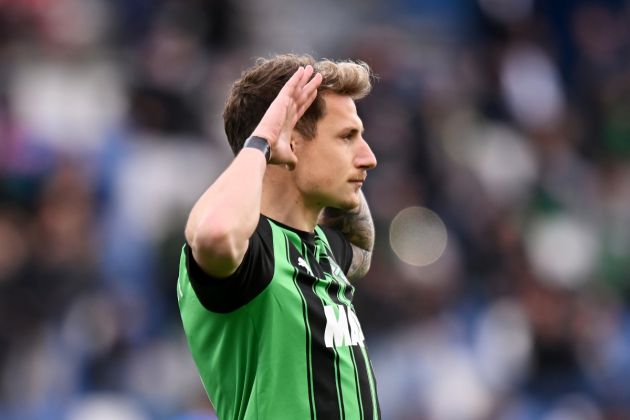 REGGIO NELL'EMILIA, ITALY - FEBRUARY 24: Andrea Pinamonti of US Sassuolo celebrates scoring his team's first goal during the Serie A TIM match between US Sassuolo and Empoli FC at the Mapei Stadium - Citta' del Tricolore on February 24, 2024 in Reggio nell'Emilia, Italy. (Photo by Alessandro Sabattini/Getty Images)