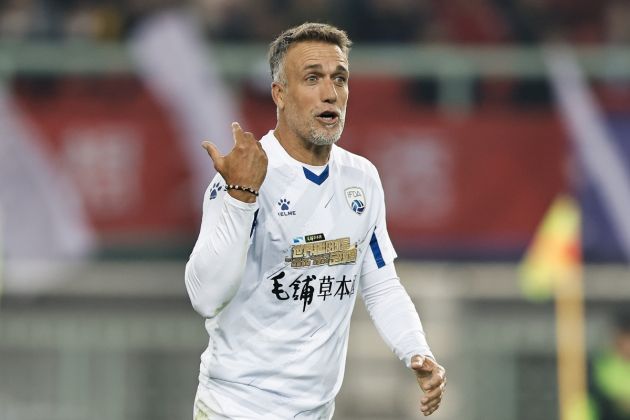 WUHAN, CHINA - NOVEMBER 26:The former Argentina player Gabriel Batistuta salute react during the 2023 World Super-footballer Games between American Star Team and European Star Team at Wuhan Sports Center on November 26, 2023 in Wuhan, China. （photo by Wang He/Getty images）