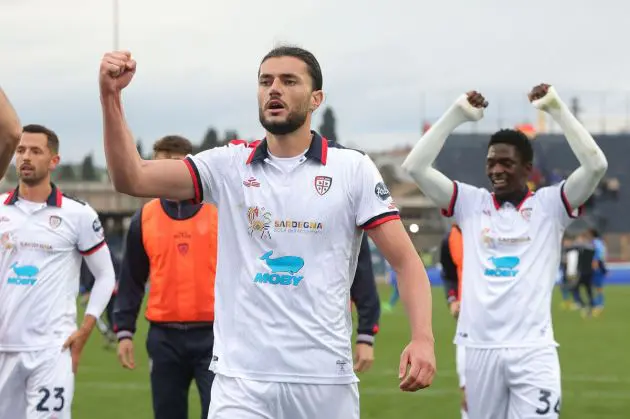 EMPOLI, ITALY - MARCH 3: Alberto Dossena of Cagliari Calcio celebrates the victory after during the Serie A TIM match between Empoli FC and Cagliari - Serie A TIM at Stadio Carlo Castellani on March 3, 2024 in Empoli, Italy. (Photo by Gabriele Maltinti/Getty Images) Como target