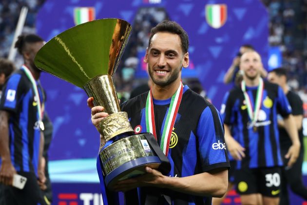 MILAN, ITALY - MAY 19: Hakan Calhanoglu of FC Internazionale poses for a photo with the Serie A TIM Scudetto title trophy at full-time following the team's draw in the Serie A TIM match between FC Internazionale and SS Lazio at Stadio Giuseppe Meazza on May 19, 2024 in Milan, Italy. (Photo by Marco Luzzani/Getty Images)