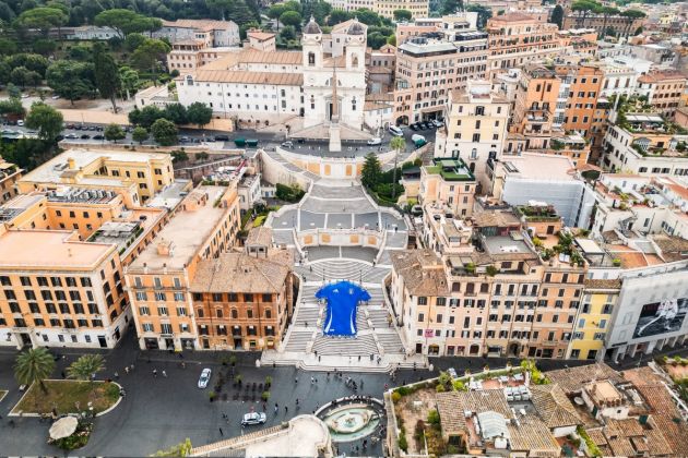 Italy shirt on Spanish Steps