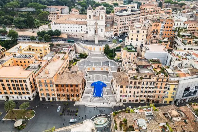 Italy shirt on Spanish Steps