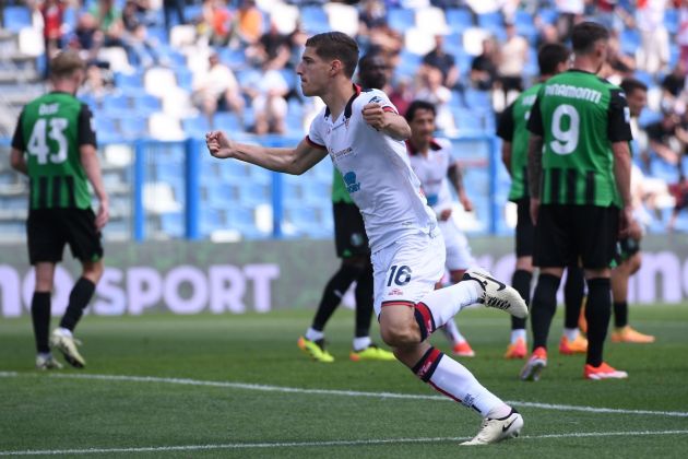 REGGIO NELL'EMILIA, ITALY - MAY 19: Matteo Prati of Cagliari Calcio celebrates after scoring the opening goal during the Serie A TIM match between US Sassuolo and Cagliari at Mapei Stadium - Citta' del Tricolore on May 19, 2024 in Reggio nell'Emilia, Italy. (Photo by Alessandro Sabattini/Getty Images)