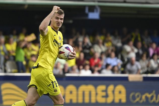 illarreal's Norwegian striker Alexander Sorloth (L) celebrates after scoring during the LaLiga EA Sports match between Villarreal CF and Real Madrid, at the Estadi de la Ceramica in Villarreal, Spain, 19 May 2024. EPA-EFE/ANDREU ESTEBAN