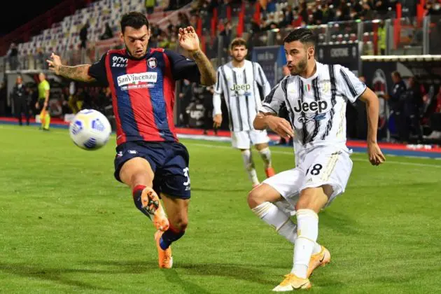 Crotone's Pedro Pereira (L) in action against Juventus' Gianluca Frabotta (R) during the Italian Serie A soccer match between FC Crotone and Juventus FC at Ezio Scida stadium in Crotone, Italy, 17 October 2020. EPA-EFE/CARMELO IMBESI