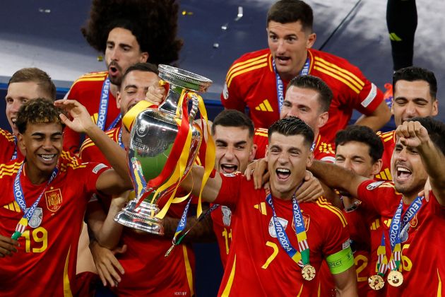 Spain's forward #07 Alvaro Morata raises the trophy as Spain's players celebrate after winning the UEFA Euro 2024 final football match between Spain and England at the Olympiastadion in Berlin on July 14, 2024. (Photo by Odd ANDERSEN / AFP) (Photo by ODD ANDERSEN/AFP via Getty Images)