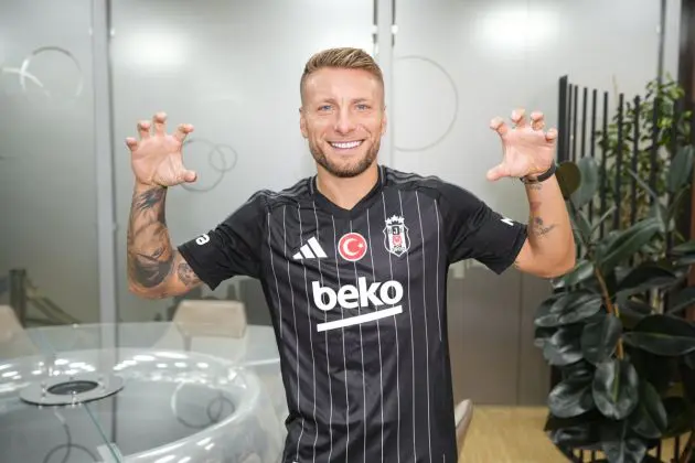 Ciro Immobile Besiktas shirt pose