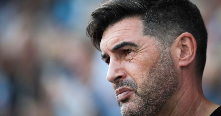 Milan Lille's Portuguese head coach Paulo Fonseca looks on before the French L1 football match between Le Havre AC and Lille OSC (LOSC) at The Stade Oceane in Le Havre, north-western France, on October 1, 2023. (Photo by LOU BENOIST / AFP) (Photo by LOU BENOIST/AFP via Getty Images) Milan