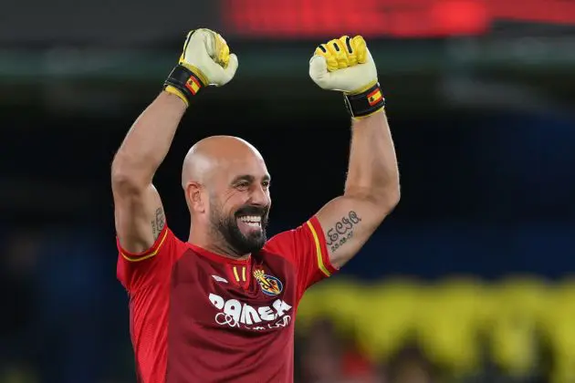 VILLARREAL, SPAIN - NOVEMBER 30: Pepe Reina of Villarreal CF celebrates after Santi Comesana of Villarreal CF scores the team's second goal during the UEFA Europa League 2023/24 match between Villarreal CF and Panathinaikos FC at Estadio de la Ceramica on November 30, 2023 in Villarreal, Spain. (Photo by David Ramos/Getty Images)