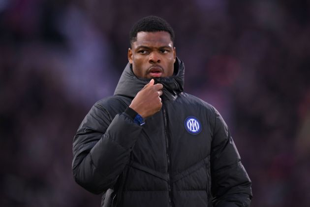 BOLOGNA, ITALY - MARCH 09: Denzel Dumfries of FC Internazionale looks on during the Serie A TIM match between Bologna FC and FC Internazionale - Serie A TIM at Stadio Renato Dall'Ara on March 09, 2024 in Bologna, Italy. (Photo by Alessandro Sabattini/Getty Images) (Photo by Alessandro Sabattini/Getty Images) (Manchester United links)