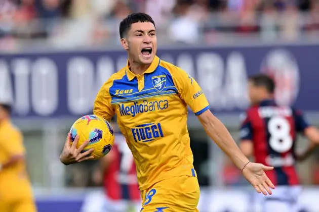 BOLOGNA, ITALY - OCTOBER 22: Matias Soule of Frosinone Calcio celebrates after scoring a goal (2-1) during the Serie A TIM match between Bologna FC and Frosinone Calcio at Stadio Renato Dall'Ara on October 22, 2023 in Bologna, Italy. (Photo by Alessandro Sabattini/Getty Images)