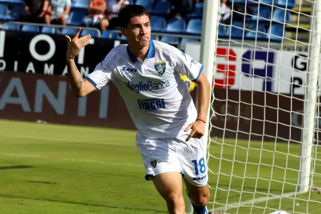 CAGLIARI, ITALY - OCTOBER 29: Matias Soulè of Frosinone celebrates his goal 0-2 during the Serie A TIM match between Cagliari Calcio and Frosinone Calcio at Sardegna Arena on October 29, 2023 in Cagliari, Italy. (Photo by Enrico Locci/Getty Images) (close to Roma move)