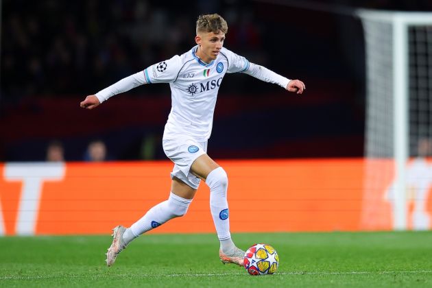 BARCELONA, SPAIN - MARCH 12: Jesper Lindstrom of SSC Napoli run with the ball during the UEFA Champions League 2023/24 round of 16 second leg match between FC Barcelona and SSC Napoli at Estadi Olimpic Lluis Companys on March 12, 2024 in Barcelona, Spain. (Photo by Eric Alonso/Getty Images) (set to join Everton on loan for 2024-25 season)