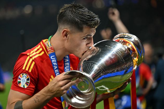 TOPSHOT - Spain forward #07 Alvaro Morata kisses the trophy after winning the UEFA Euro 2024 final football match between Spain and England at the Olympiastadion in Berlin on July 14, 2024. (Photo by INA FASSBENDER / AFP) (Photo by INA FASSBENDER/AFP via Getty Images)