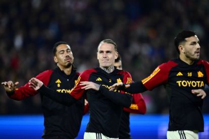 Rick Karsdorp of AS Roma (C) warms up with his teammates ahead of the UEFA Europa League first leg play-off soccer match between Feyenoord Rotterdam and AS Roma, in Rotterdam, the Netherlands, 15 February 2024. EPA-EFE/OLAF KRAAK (Former Mourinho player)