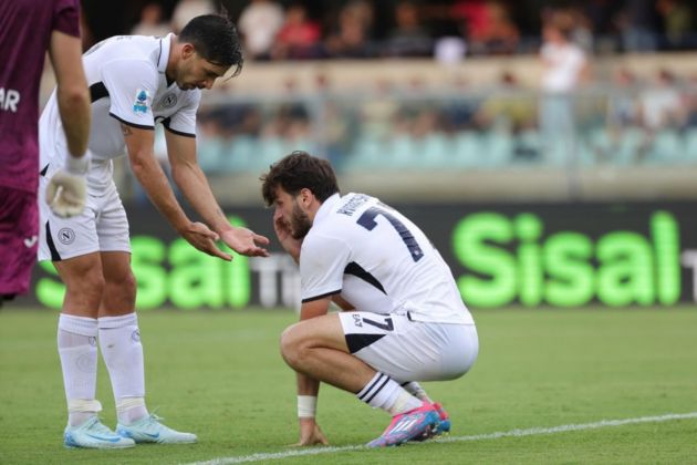 Napoli's Khvicha Kvaratskhelia (R) reacts during the Italian Serie A soccer match Hellas Verona vs Napoli at the Marcantonio Bentegodi stadium in Verona, Italy, 18 August 2024. EPA-EFE/Emanuele Pennnacchio