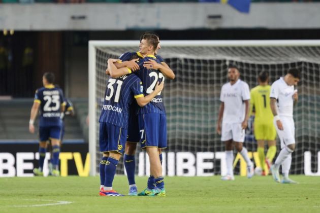 epa11554513 Hellas Verona players celebrate after scoring a goal during the Italian Serie A soccer match Hellas Verona vs Napoli at the Marcantonio Bentegodi stadium in Verona, Italy, 18 August 2024. EPA-EFE/FILIPPO VENEZIA