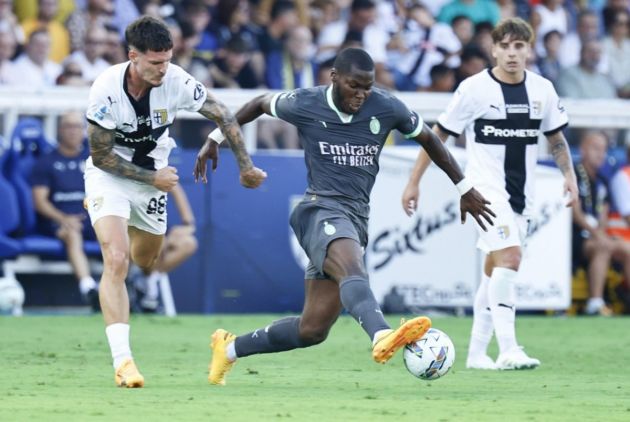 Parma's Dennis Man (L) and Milan's Yunus Musah in action during the Italian Serie A soccer match Parma Calcio vs AC Milan at Ennio Tardini stadium in Parma, Italy, 24 August 2024. EPA-EFE/ELISABETTA BARACCHI