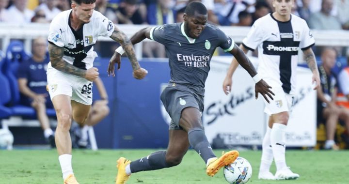 Parma's Dennis Man (L) and Milan's Yunus Musah in action during the Italian Serie A soccer match Parma Calcio vs AC Milan at Ennio Tardini stadium in Parma, Italy, 24 August 2024. EPA-EFE/ELISABETTA BARACCHI