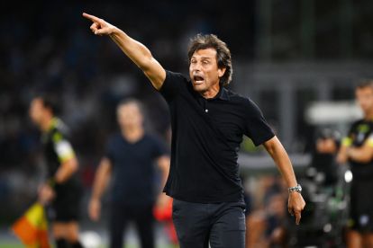 NAPOLI, ITALY - AUGUST 31: Antonio Conte SSC Napoli head coach gestures during the Serie A match between Napoli and Parma at Stadio Diego Armando Maradona on August 31, 2024 in Napoli, Italy. (Photo by Francesco Pecoraro/Getty Images)