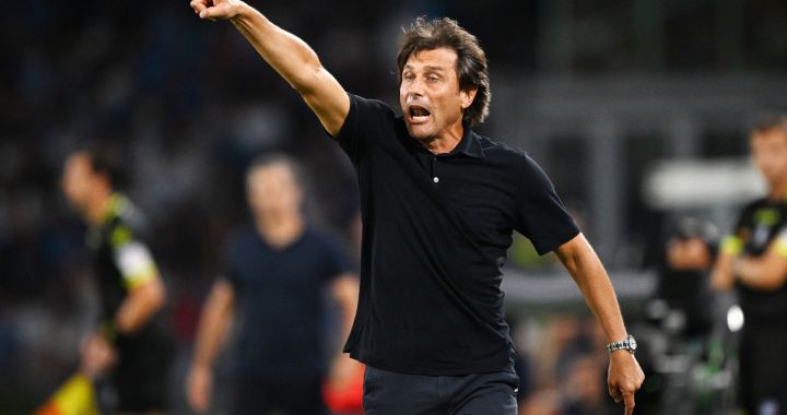 NAPOLI, ITALY - AUGUST 31: Antonio Conte SSC Napoli head coach gestures during the Serie A match between Napoli and Parma at Stadio Diego Armando Maradona on August 31, 2024 in Napoli, Italy. (Photo by Francesco Pecoraro/Getty Images)