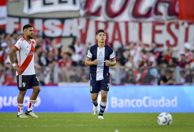 BUENOS AIRES, ARGENTINA - MARCH 17: Benjamin Dominguez of Gimnasia y Esgrima La Plata celebrates after scoring the team's first goal during a Copa de la Liga Profesional 2024 group A match between River Plate and Gimnasia y Esgrima La Plata at Estadio M·s Monumental Antonio Vespucio Liberti on March 17, 2024 in Buenos Aires, Argentina. (Photo by Marcelo Endelli/Getty Images)