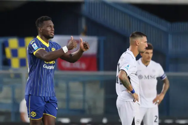 epa11554511 Hellas Verona's Daniel Mosquera celebrates after scoring a goal during the Italian Serie A soccer match Hellas Verona vs Napoli at the Marcantonio Bentegodi stadium in Verona, Italy, 18 August 2024. EPA-EFE/FILIPPO VENEZIA